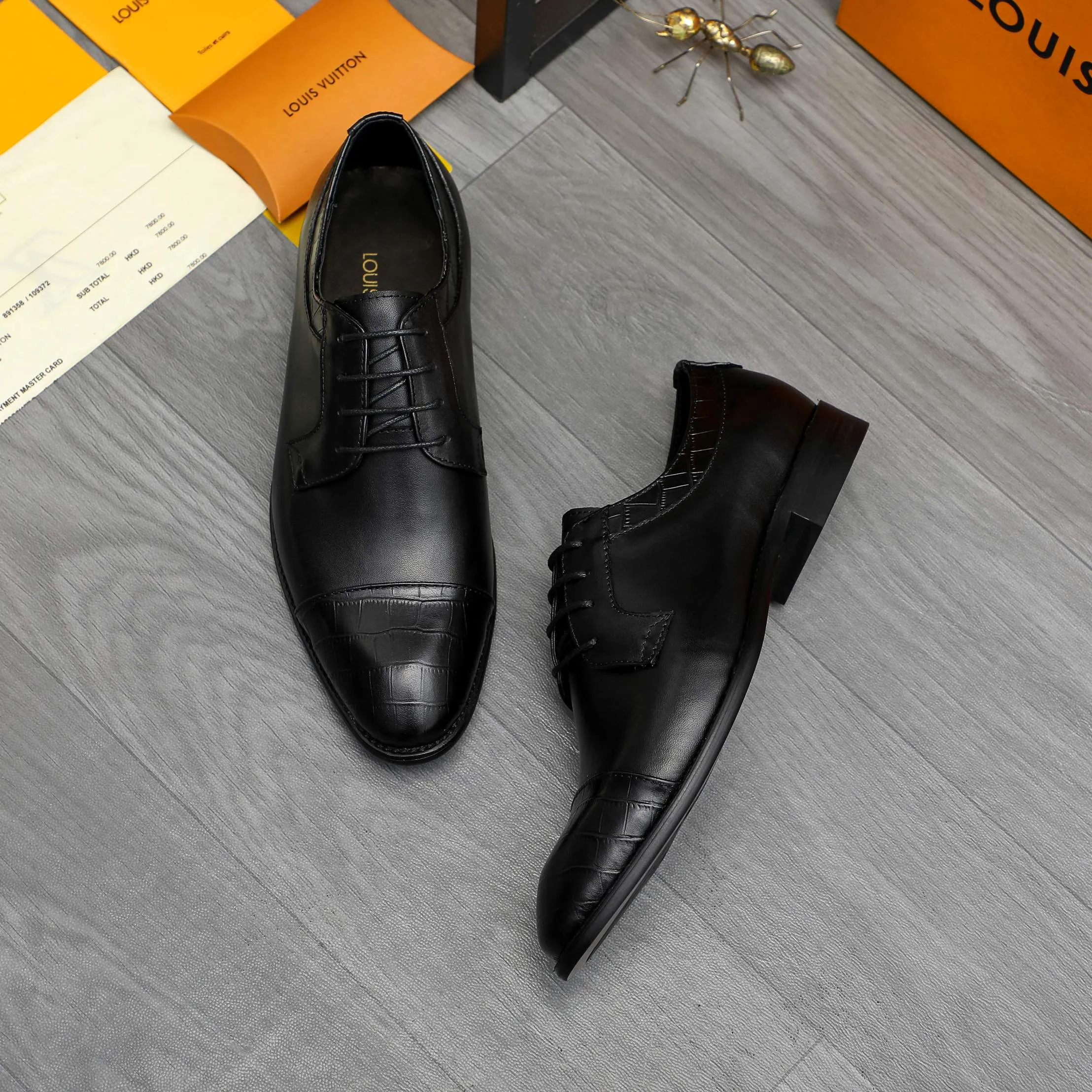 Men's shoes 💰p460 Product trademark: LV (Louis Vuitton) business lace-up leather shoes True size: 39-44 Product material: Selected high-quality cowhide stitched with stone pattern cowhide upper, cowhide lining, original rubber outsole